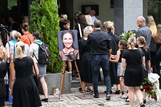 Poslední rozloučení s moderátorkou Tlučhořovou: Zdrcení smuteční hosté a krásný portrét zesnulé Báry